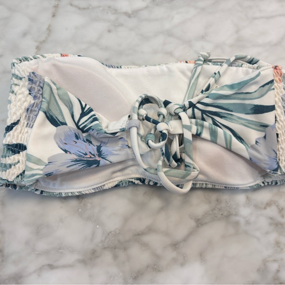 Hollister swim top - Picture 2 of 3